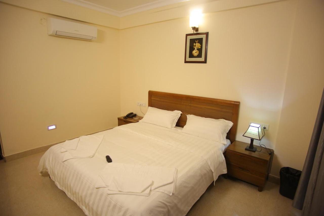 The Lounge Business Hotel Bangalore Buitenkant foto