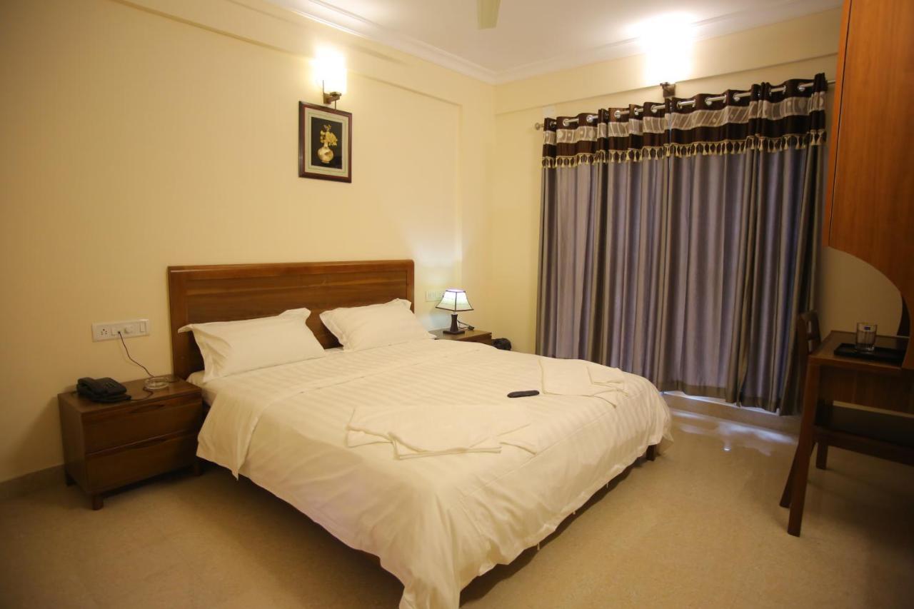 The Lounge Business Hotel Bangalore Buitenkant foto