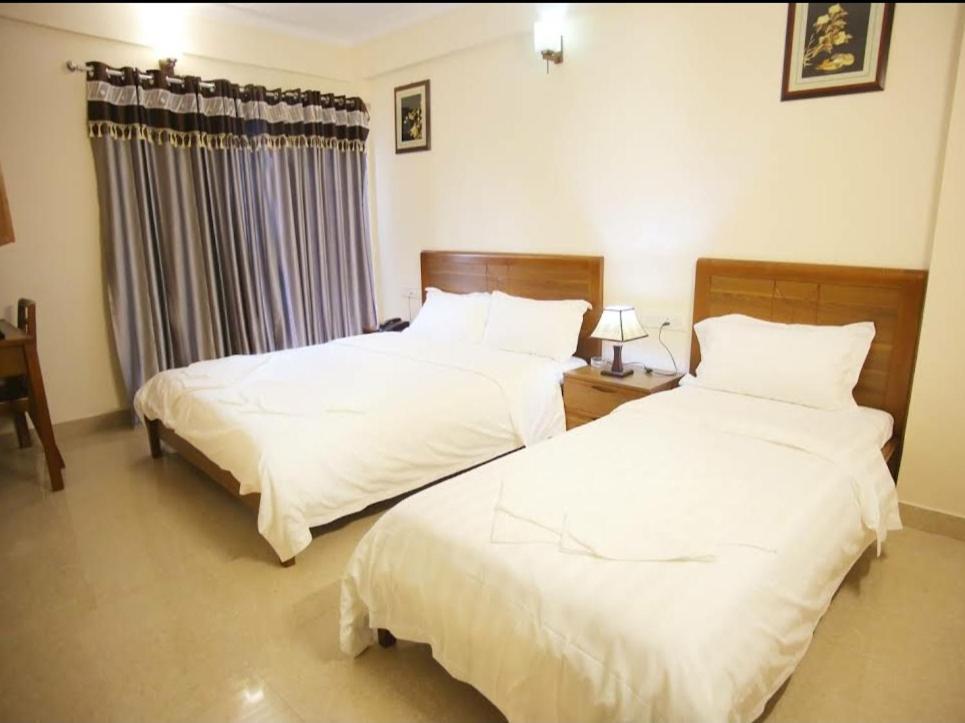 The Lounge Business Hotel Bangalore Buitenkant foto