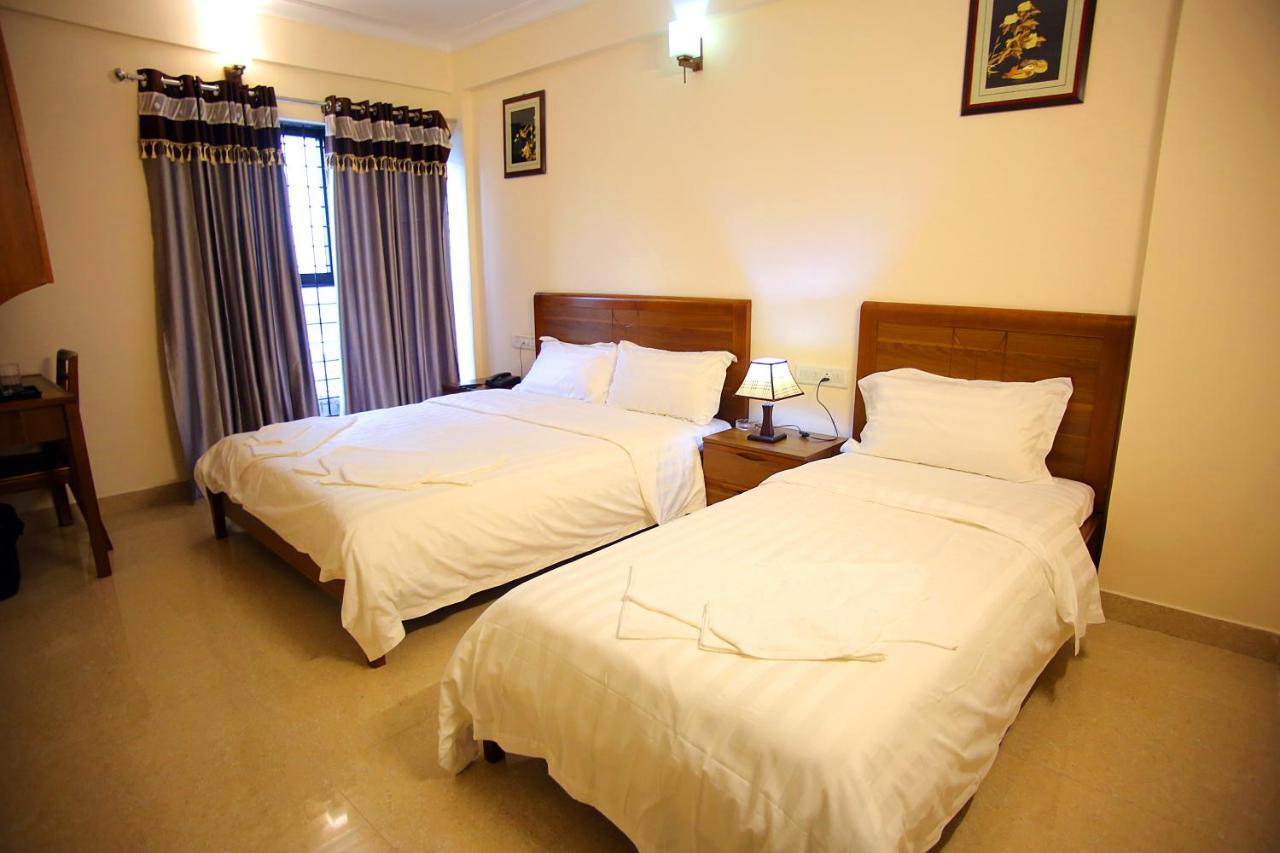 The Lounge Business Hotel Bangalore Buitenkant foto