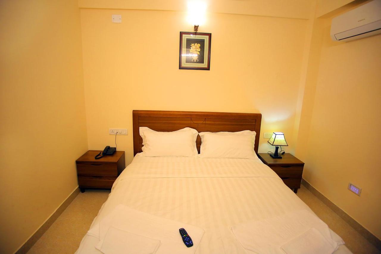 The Lounge Business Hotel Bangalore Buitenkant foto